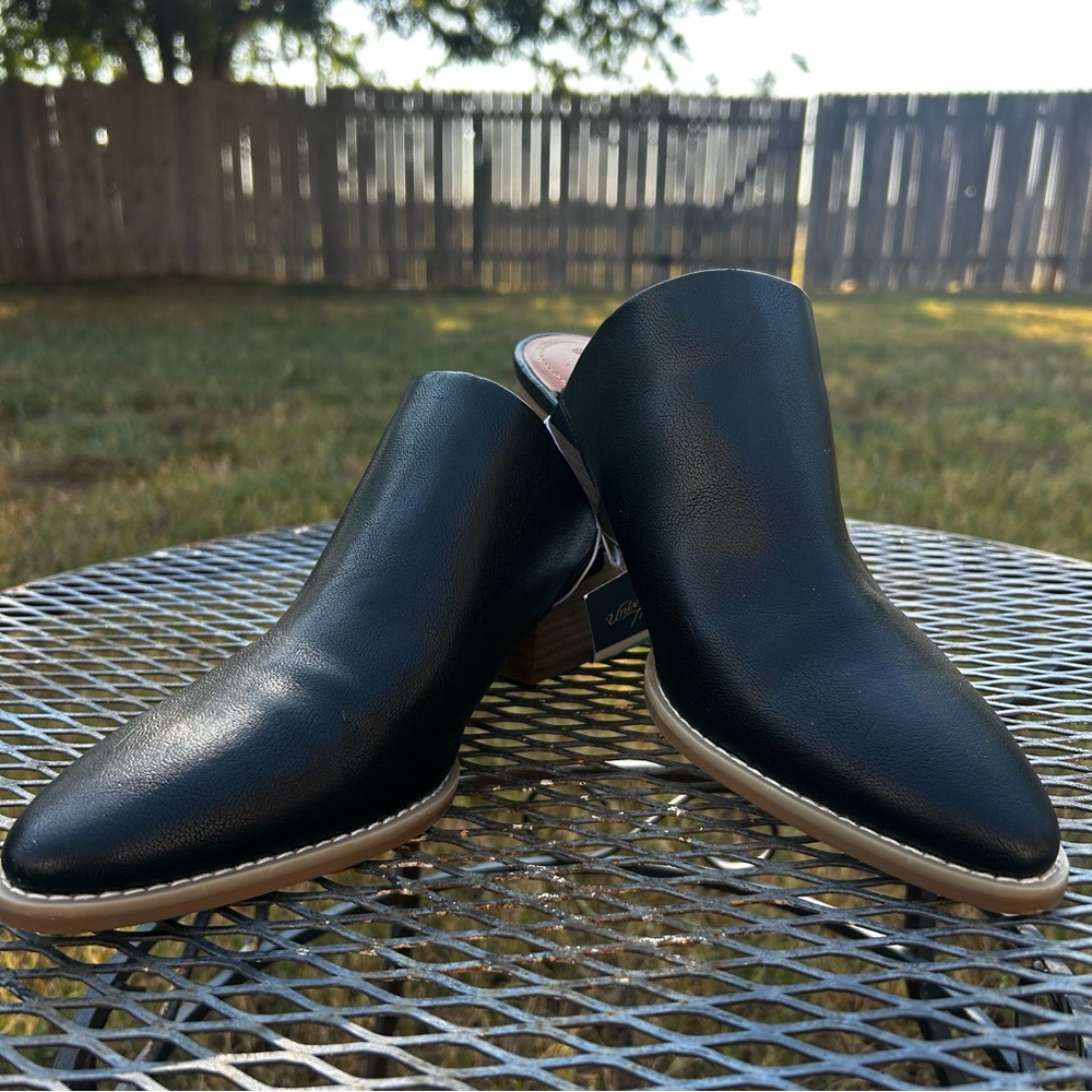 Universal Thread Black Slip-On Loafers Size 8.5